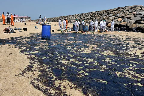 Just when one got to believe that worst was over, tonnes of thick tar-like oil slick has started to deposit on the shores of Ernavoor Kuppam. | EPS