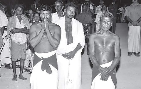Ananda Kapadan and Babu Kapadan seeking the blessings of the deity at Mahalingeswara Temple at Nettanige in Bellur panchayat