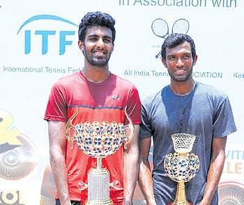 Prajnesh Gunneswaran (left)