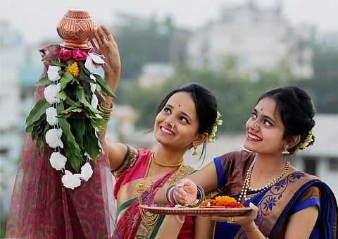 The ‘Gudi’, which means ‘doll’ is created by Maharashtrians, with six ingredients that symbolize new beginnings. The copper urn (Kalash) denotes success, bitter Neem leaves for good health, sugar for sweetness, a saree for lasting prosperity, stick for sk