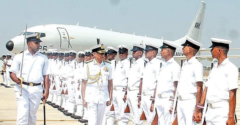 Admiral Sunil Lanba inspecting the guard of honour at INS Rajali in Arakkonam on Wednesday | S DINESH