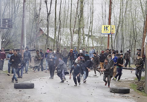 Kashmiri youth thrown stones at paramilitary forces outside an encounter site, were some militants have been hiding. (File | EPS)