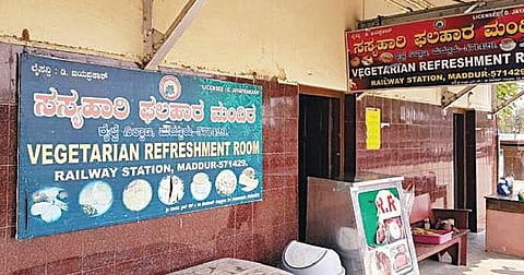 Maddur vade railway stall