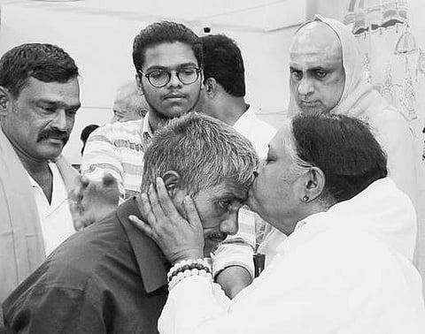 Mata Amritanandamayi blessing a devotee | Udayashankar S
