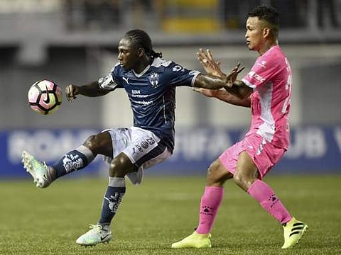 Yimmi Chara (L) of Mexico's Monterrey vies for the ball with Amilcar Henriquez of Panama's Arabe Unido during their CONCACAF Champions League football match at the Maracana Stadium in Panama City on September 14, 2016. | AFP