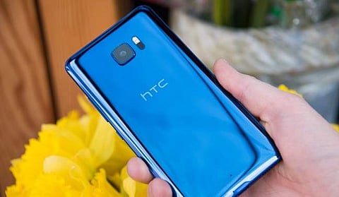HTC Ultra Blue U.| Twitter