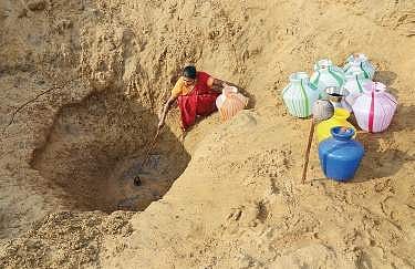 Five-pot water wagon is drought mobile in Tamil Nadu's Ramanathapuram
