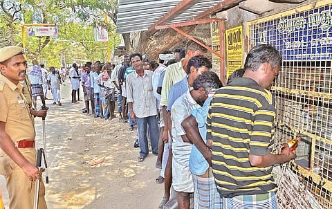 Customers line up outside a liquor shop on Vandikaran Street, Ramanathapuram district, on Monday | Alagu
