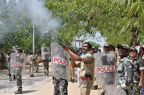 Police attempt to disburse the mob which turned violent claiming police inaction following the spread of an anti-religious, derogatory Whatsapp message from Utnoor Town in Adilabad district of Telangana State. (EPS)