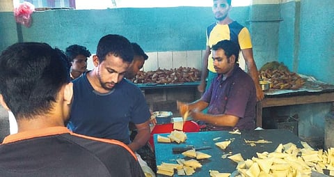 Workers make samosas at Samosappadi in Malappuram/T P Sooraj