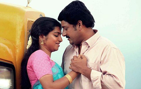 Oru Kidaiyin Karunai Manu Review: An impressive drama with terrific organic humour