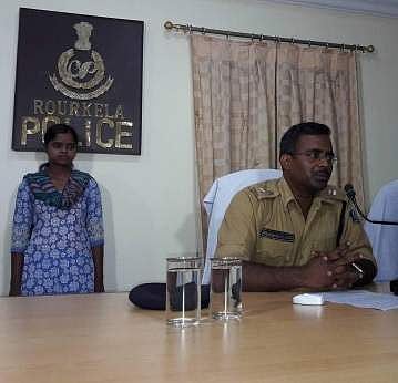 Disillusioned Maoist lays down arms