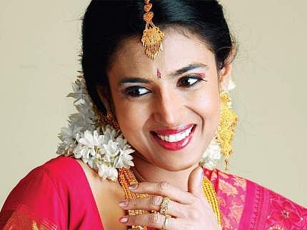 I am too old for Vijay, too young for Rajinikanth: Kasthuri