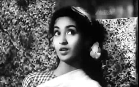 Hum Log (1951) - Directed by the legendary Zia Sarhadi, the movie is about the challenges faced by a poor family after one of its members end up in jail. (Photo|YouTube)