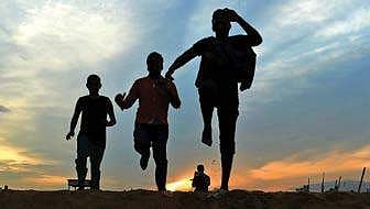 Boys enjoying at the Marina as temperature dipped significantly in Chennai on Thursday | D SAMPATHKUMAR