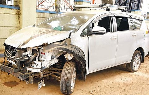 Drunk cab driver injures three in serial accident