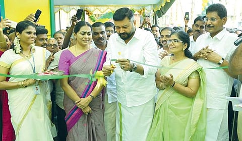 Actor Jayaram inaugurating the third showroom of Ramraj Cotton Clothing Company on MG Road. Kochi Mayor Soumini Jain is also seen (EPS)