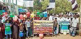 People carrying empty pots staging a protest at Thaazhaiyoothu in Tirunelveli district on Sunday | Express