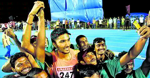 Tejaswin Shankar taking a selfie with ground staff after his win. | P Ravidra Babu