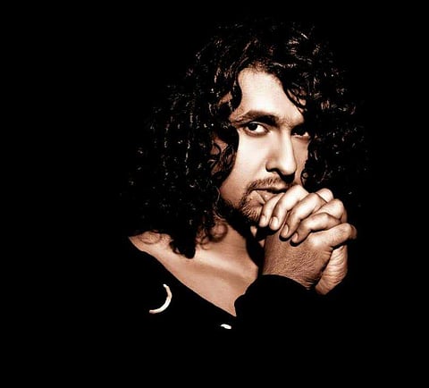 The accomplished actor-singer who turns 43 today is better known for his mellifluous voice. True that, he also churns out controversies as he does with the blockbusters.  Let us see how Sonu  infuriates twitterati (Facebook | Sonu Nigam)