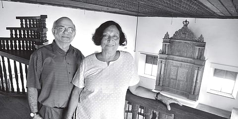 Samson Pallivathikal and Miriam Artz at Paravur Synagogue