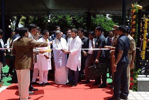Congress vice president Rahul Gandhi inaugurated the first canteen on Kanakanapalya Main Road in Jayanagar, Bangalore. (Photo | Office of RG Twitter)