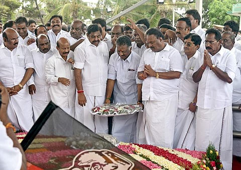 Palaniswami, Panneerselvam pay tributes at Jaya memorial