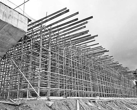 Installation of girders at Gurupriya bridge going on in full swing | Express