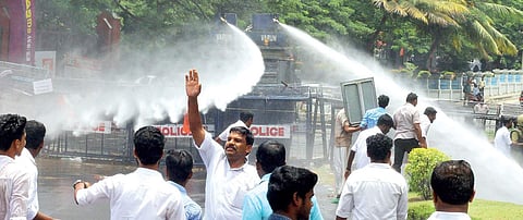 The police using water cannons at the Youth Congress Assembly march at War Memorial Junction at Palayam  | kaviyoor santhosh