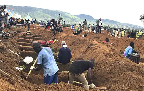 Volunteers prepare graves during a mass funeral for victims of heavy flooding and mudslides in Regent at a cemetery in Freetown, Sierra Leone. (File | AP)