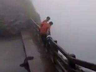 A few tourists said that they saw the duo falling into the gorge. | Youtube Screengrab