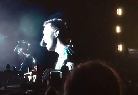 Coldplay honours Chester Bennington with Crawlingcover