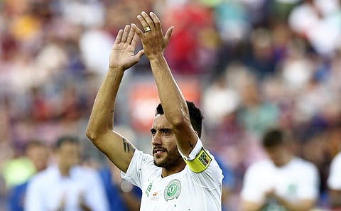 Chapecoense's Alan Ruschel waves to the crowd prior of the Joan Gamper trophy friendly soccer match between FC Barcelona and Chapecoense. | AP