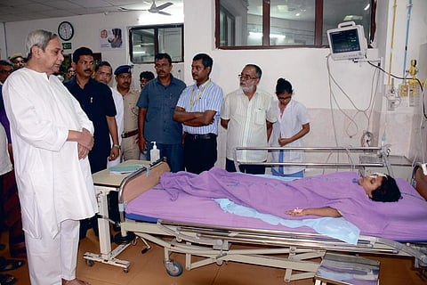 Chief Minister Naveen Patnaik visiting the injured girl at Capital Hospital in Bhubaneswar on Sunday