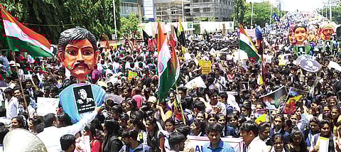 Thousands gather in Bengaluru, chant #IamGauri 