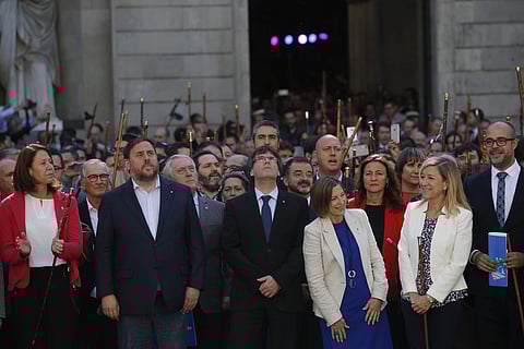 The President of the government of Catalonia, Carles Puigdemont (C), stands with a number of Catalan mayors (File | AP)
