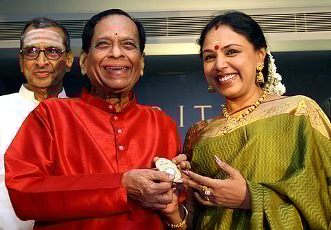 Mangalampalli Balamuralikrishna (left)  and Sudha Raghunathan | Express photo/R. Satish Babu