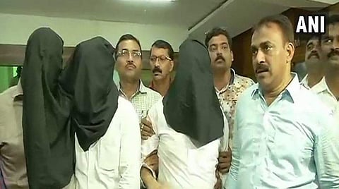 Dawood Ibrahim's brother Iqbal Kaskar, co-accused Mumtaz Sheikh and Israr Ali Jamil Sayyad produced in Police Commissioner's office. | ANI