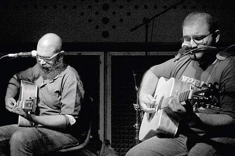 1,000 poets gather and verse for peace