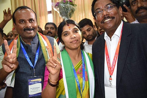BBMP Mayor S Sampathraj (Congress) and deputy mayor G Padmavathi (JD (S)). (Magaraja Gadekal | EPS)