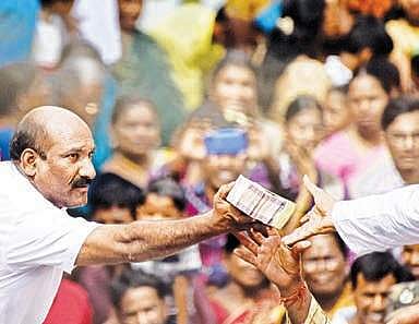 Relatives of Nagam Tirupathi Reddy handover the money  to the Balapur Ganesh Utsav Samithi members at Balapur in Hyderabad | Vinay Madapu