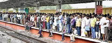 Chennai Beach as three services of MRTS were delayed after overhead electrical line snapped on Wednesday | ashwin prasath