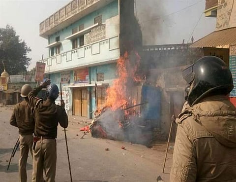 A minor verbal spat between two persons on late Thursday night snowballed into a major communal build-up leading to vandalism and arson injuring around two dozen people. (EPS)