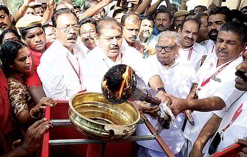 Administrative Reforms Commission chairman V S Achuthanandan lights the torch to mark the start of the CPM district meet in Kayamkulam on Saturday | ARUN ANGELA