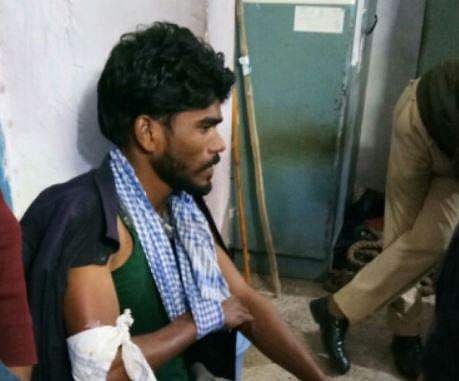 Four to five persons were injured in the clashes between the workers of the two parties. | Express Photo Service
