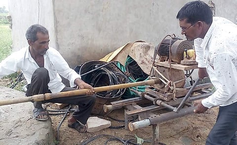 Govind Ram Jat (inset) and his assistant showing how a horizontal borewell is drilled.