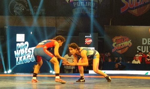 The 2017 Commonwealth champion Vinesh steamrolled Maroi Mezien 15-0 in the 50kg bout via technical superiority to make it 3-3 for Dangal. (Photo | Twitter/PWL)