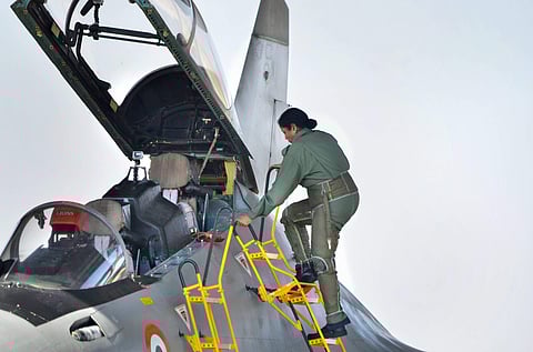Defence Minister Nirmala Sitharaman today undertook a sortie in IAF’s frontline combat jet Sukhoi-30 MKI in the western sector of Rajasthan. (Photo | PTI)