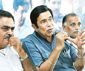 All India Congress Committee General Secretary Oscar Fernandes addressing the media in DCC office on Saturday | EPS