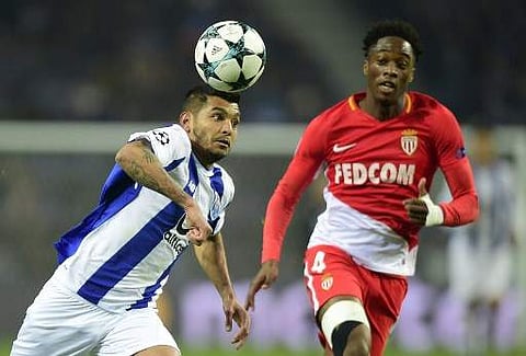 Porto's Mexican forward Jesus Corona (L) vies with Monaco's Dutch defender Terence Kongolo during their UEFA Champions League group G football match FC Porto vs Monaco at the Dragao stadium in Porto, on December 6, 2017. | AFP